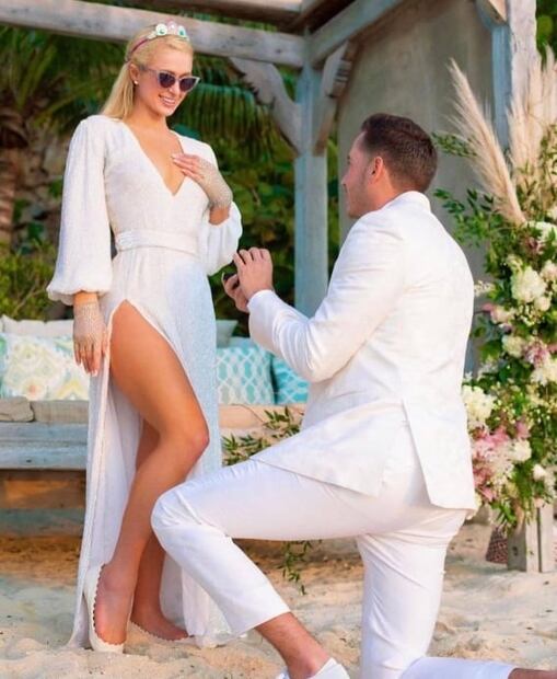 Los detalles y el precio del lujoso anillo de compromiso de Paris Hilton