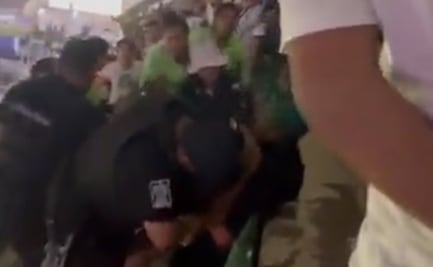 Aficionados de Rayados fueron violentados por la policía de Mazatlán en las tribunas del Estadio Kraken