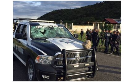 Presuntos traficantes de personas apedrean a policías en Chiapas