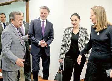 Entre disculpas, amable reunión