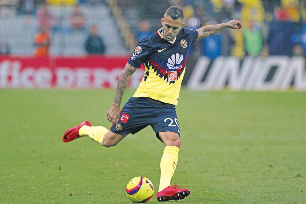 El galo al fin tuvo acción en el Azteca, en el triunfo de las Águilas. (CARLOS MEJÍA. EL UNIVERSAL)