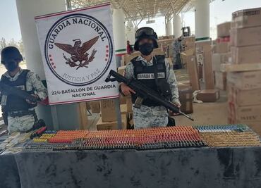 Guardia Nacional asegura tractocamión con armas y pirotecnia en Ciudad Juárez