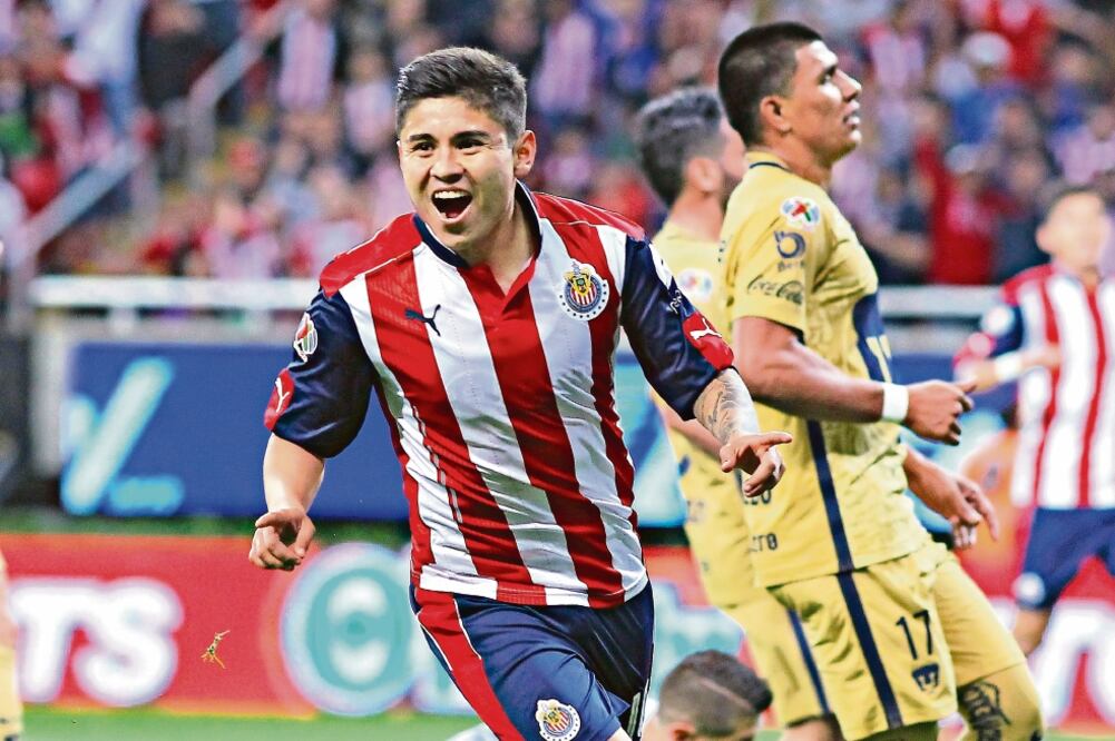Chofis anotó en la última victoria de Chivas ante Pumas. (IMAGO7)