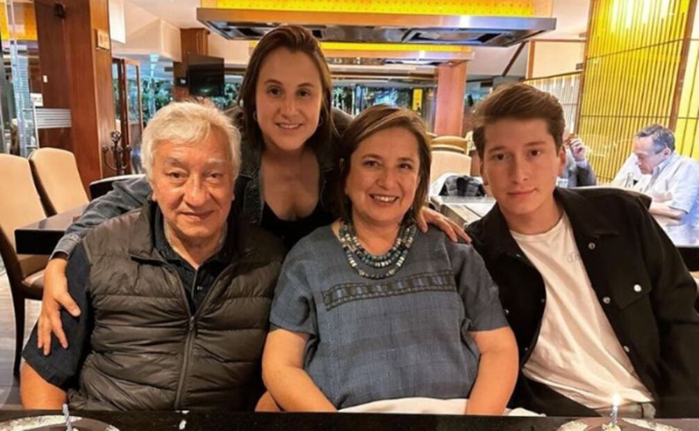 Xóchitl Gálvez, junto a su esposo Rubén Sánchez y sus hijos