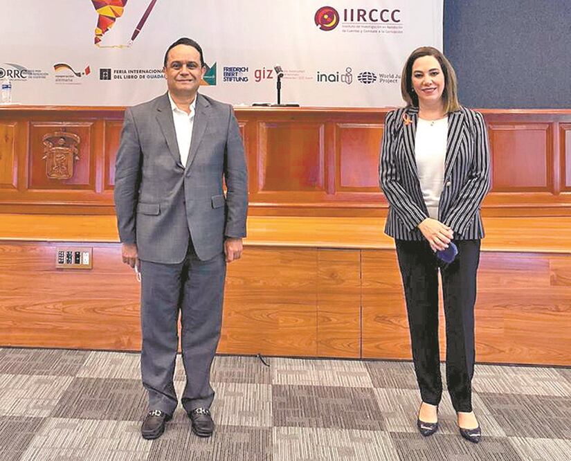 Francisco Acuña, comisionado presidente del Inai, y la comisionada Blanca Ibarra, ayer en un foro sobre federalismo. Foto: TOMADA DE TWITTER
