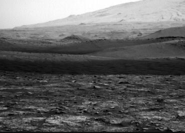 Un diablo de polvo, frente al Curiosity en Marte