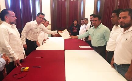 Gobernador de Oaxaca recibe pliego petitorio de la CNTE