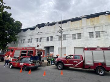 Se reactivan alarmas por humo en bodega de la colonia Morelos; bomberos realizan labores de enfriamiento