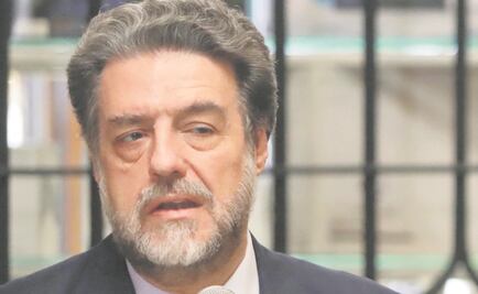 Estudiante pide a subsecretario de Educación, Luciano Concheiro, que no politice evento