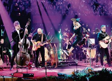 Café Tacvba hace historia entre lluvia y amigos