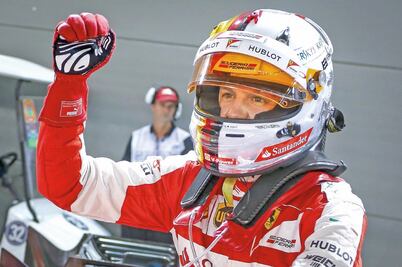 Vettel le gana la pole a Mercedes