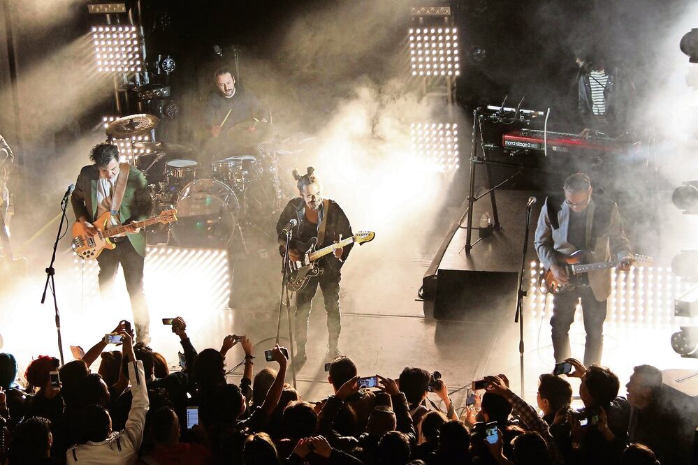 Con trajes metálicos, encendieron los ánimos, en el Claustro de Sor Juana. FOTO: CARLOS MEJÍA. EL UNIVERSAL