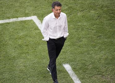 Exfutbolista colombiano revienta a Juan Carlos Osorio