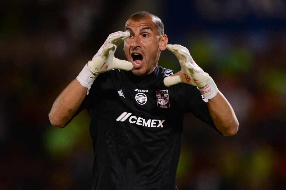 Nahuel Guzmán durante el duelo entre Tigres y FC Juárez - Foto: Imago7