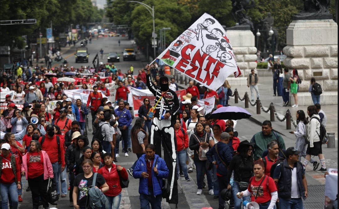 Integrantes de la Sección 9 de la CNTE marcha del Hemiciclo a Juárez con rumbo a la SEP en la Ciudad de México, el jueves 10 de julio de 2025. Foto: Diego Simón Sánchez/EL UNIVERSAL