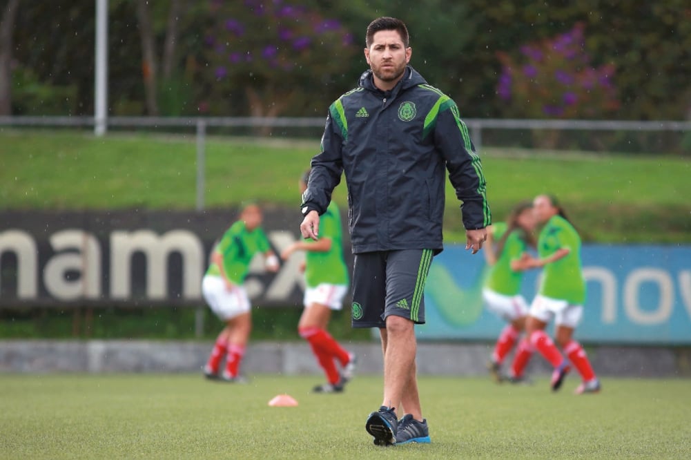 Christopher Cuéllar cree que las jugadoras han conquistado a la afición. (IMAGO7)