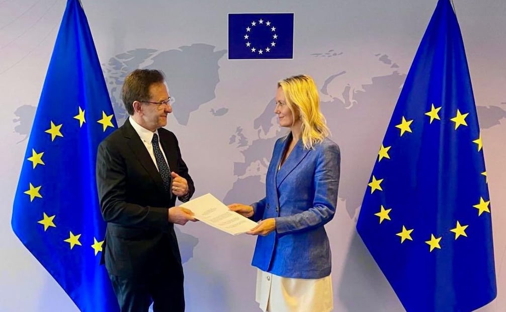 Esteban Moctezuma con Lucie Samcová, jefa de protocolo del Servicio Europeo de Acción Exterior. Foto: Especial