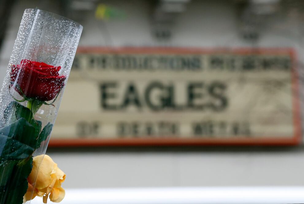 Prodiss propuso a las empresas que representa donar un euro durante un año para las víctimas fallecidas en la sala de conciertos Bataclan (AP)