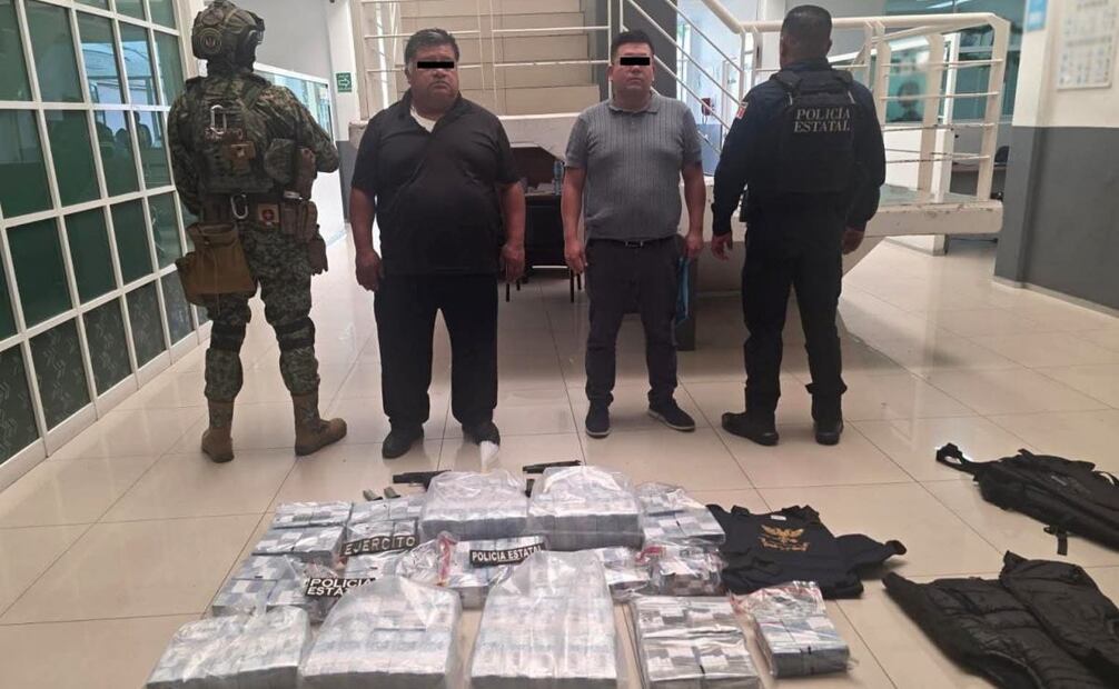 A los detenidos les aseguraron 37 mdp en efectivo, armas y cartuchos. Foto: Especial