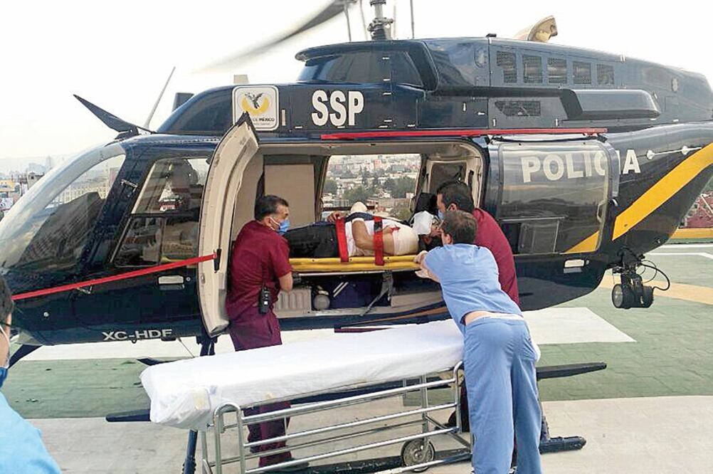 Debido a la gravedad de las lesiones que sufrió uno de los policías de investigación —que tripulaba la patrulla que encabezaba el convoy— tuvo que ser trasladado en helicóptero para recibir atención médica. (FOTO TOMADA DE TWITTER)