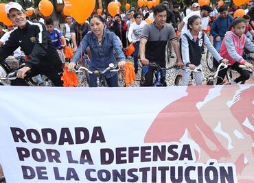 Militantes de MC hacen rodada para defender Constitución de la CDMX
