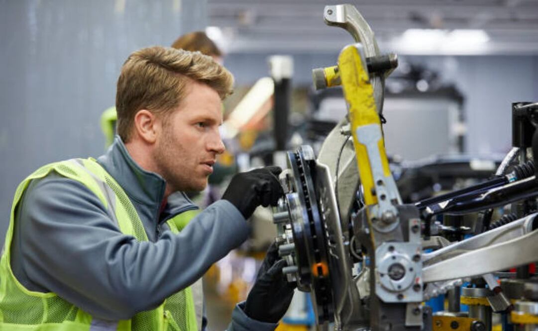 En el gubernamental concentró el 35.3% del valor de la producción de las empresas constructoras en diciembre, con una disminución anual de 40.2% con base en cifras originales. Foto: iStock