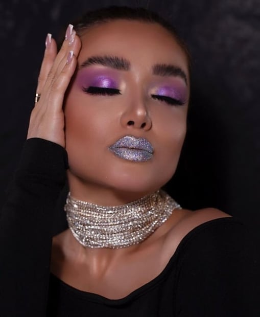 Sombras lila, la tendencia que causará furor en primavera 2023