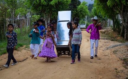 "La raya": un refrigerador y dos niños cambian el destino de un pueblo en Oaxaca