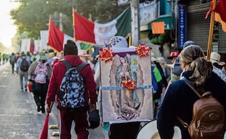 Desde Toluca, miles de feligreses emprenden el camino al cerro del Tepeyac