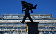 Banksy lo hace otra vez: aparece escultura en el centro de Londres y él confirma que es suya