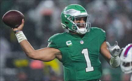 Jalen Hurts se vistió de héroe en el triunfo de los imparables Eagles de Filadelfia