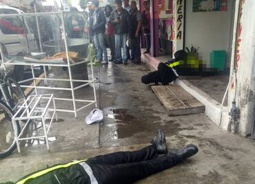 Asesinan a 2 policías en carnicería de Ecatepec
