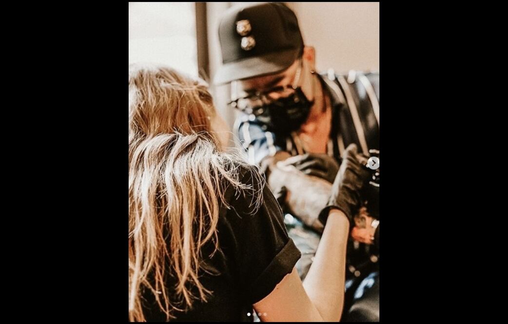 La hija de Angélica Rivera aseguró que el famoso tatuador es su amigo. Foto: Instagram