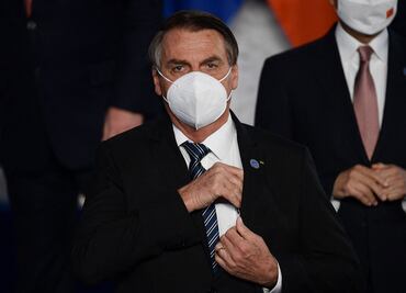 Bolsonaro recuerda pisotón que dio a Angela Merkel; "habría bailado con ella", dice