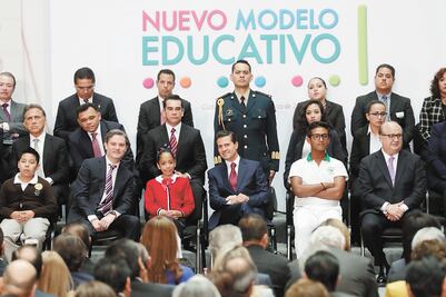 Dan al SNTE 3 mil 130 mdp para promover reforma educativa