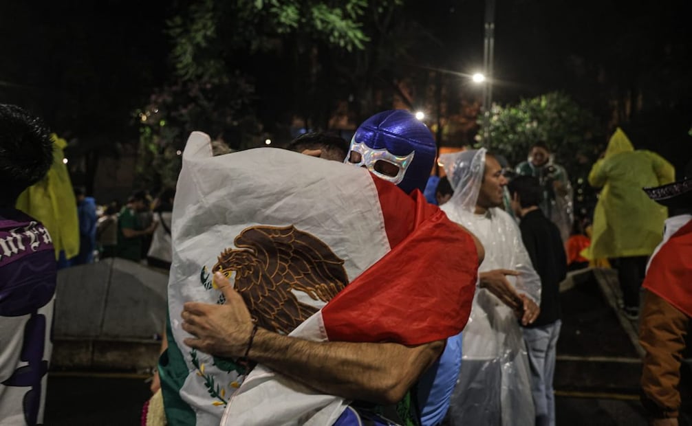 Reacción de algunos integrantes de la afición mexicana ante la derrota de México ante Inglaterra y su eliminación de la Copa Mundial de Futbol de la FIFA. Foto: Gabriel Pano / EL UNIVERSAL