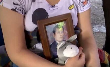 Con foto de su papá muerto por Covid, niña de 9 años acude a vacunarse