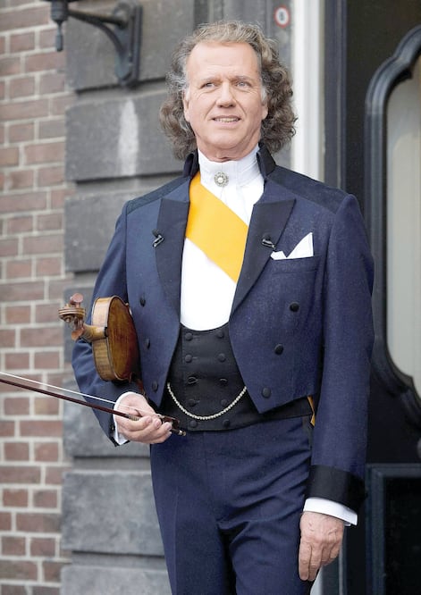 “¿Alguna vez has visto una estatua de algún crítico en algún lugar en el mundo? Yo nunca. Entonces, está bien (que lo critiquen)”: André Rieu (MARCEL VAN HORN. EFE)