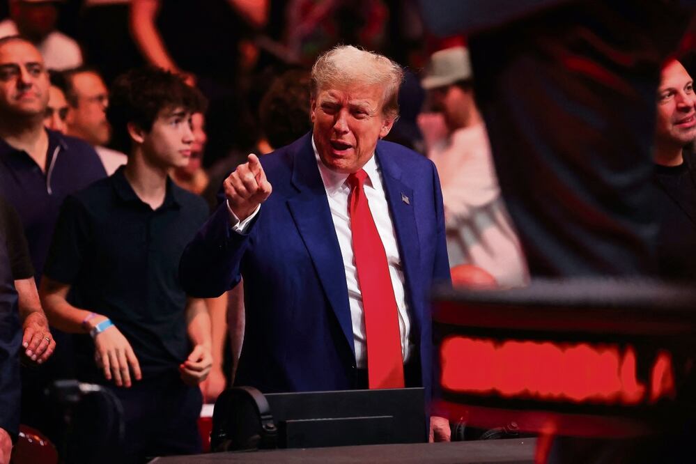 Donald Trump al asistir a una pelea de la UFC, de la que subió un video que hasta el mediodía de ayer tenía 2 millones de seguidores en TikTok. Foto: Luke Hales | AFP