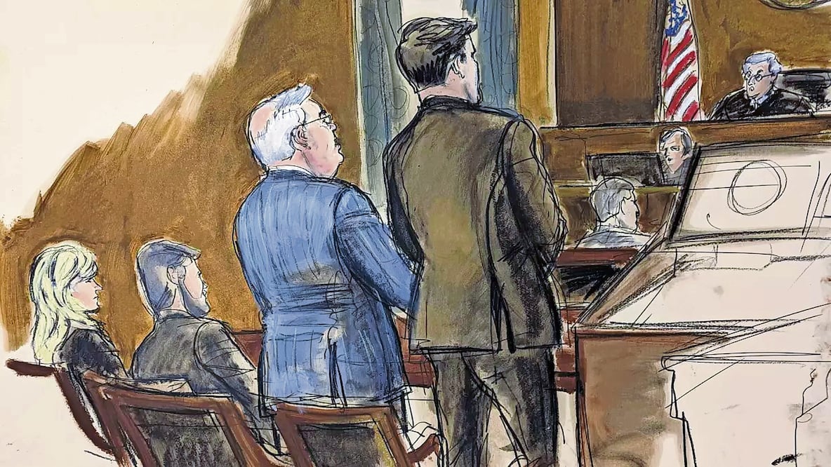 El senador Bob Menéndez durante una audiencia en la Corte federal de Manhattan, en marzo pasado. Este lunes arranca el juicio en su contra por corrupción. Fotos de AP