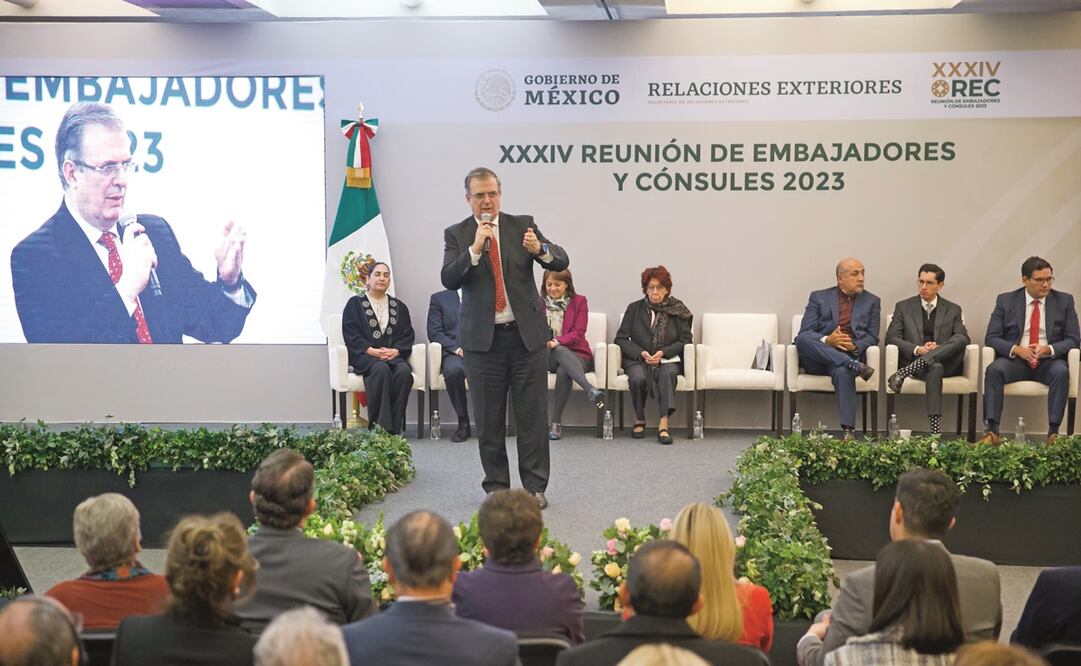 Ebrard dijo que para detener la violencia en México, se debe prohibir la venta indiscriminada de armas de alto calibre. Foto: Germán Espinosa / EL UNIVERSAL