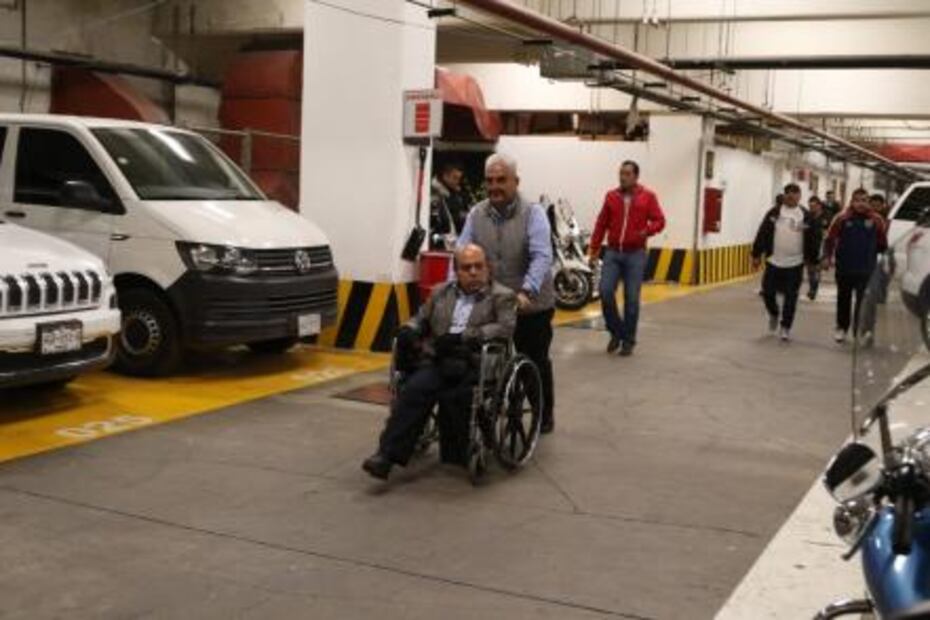 Campesinos dejan salir a trabajadores de la Cámara de Diputados