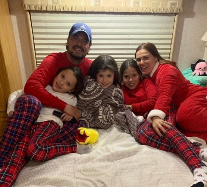 Debido al Covid, Mike Biaggio no podía ni agarrar un vaso con agua, revela Gloria Sierra