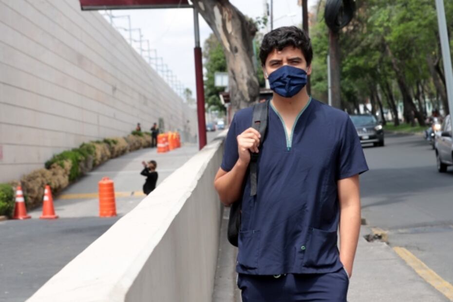 Recibió al primero y despidió al último paciente: Así fue el trabajo del dr. Andrés en la Unidad Covid Citibanamex