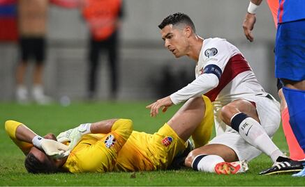 VIDEO: Cristiano Ronaldo le “receta” una patada en la cara al portero rival