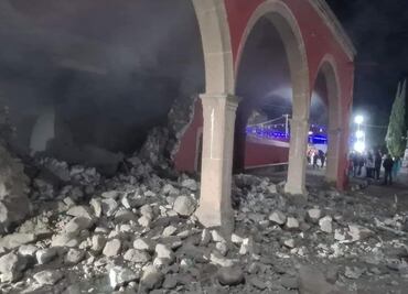 Explosión de pirotecnia durante posada provoca derrumbe de monumento histórico en Huichapan, Hidalgo