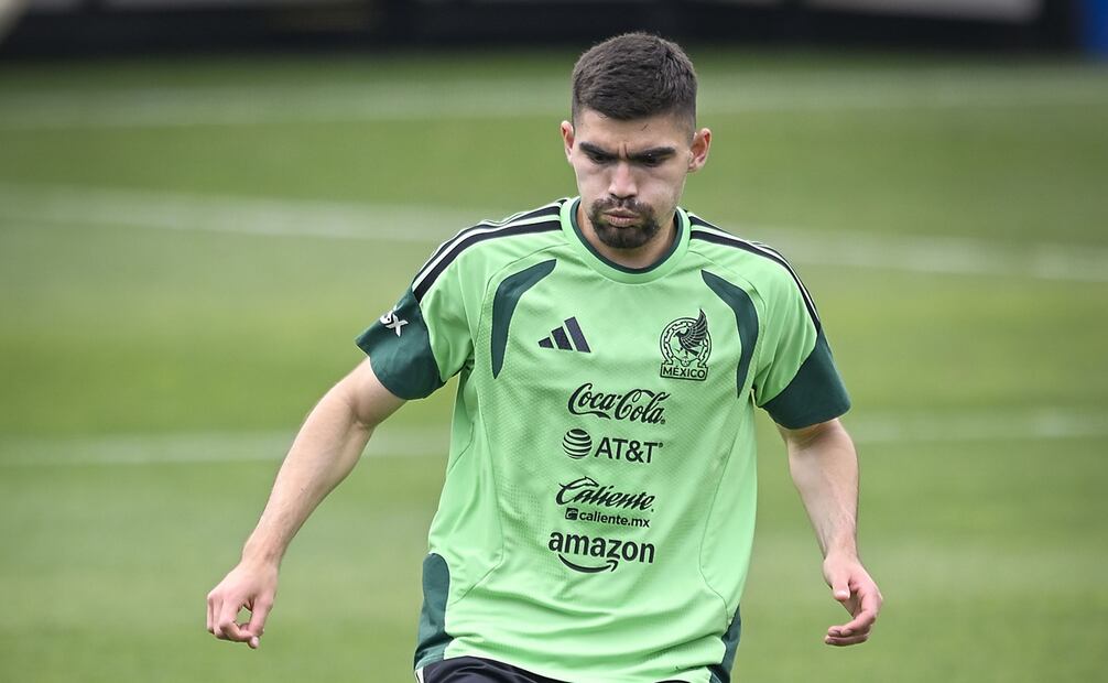 Johan Vásquez durante un entrenamiento de la Selección Mexicana. FOTO: IMAGO7