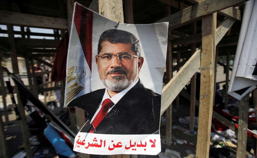  poster of Egypt's President Mohamed Mursi reads, "No substitute for the legitimacy" is seen - Photo: File photo/Reuters