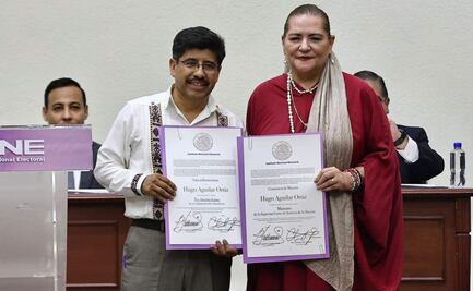 Hugo Aguilar recibe constancia de mayoría del INE en español y en mixteco; pide voto de confianza a la nueva Corte