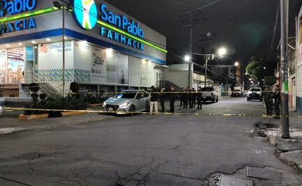 Ejecutan a hombre dentro de su auto en Iztapalapa; agresor disparó seis veces y huyó a pie